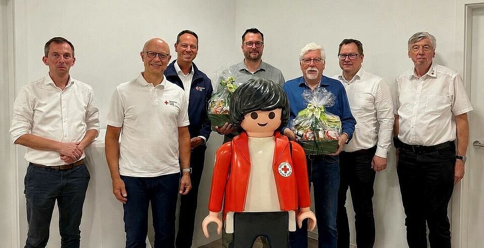 Gruppenbild alter und neuer Aufsichtsrat mit Geschäftsführung